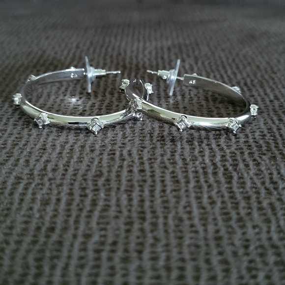 Kendra Scott "Joelle" Silver🤍 Hoop Earrings With White Crystals💎 - Picture 13 of 16